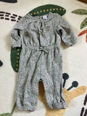 Old Navy Gray Knit One-Piece Baby Romper